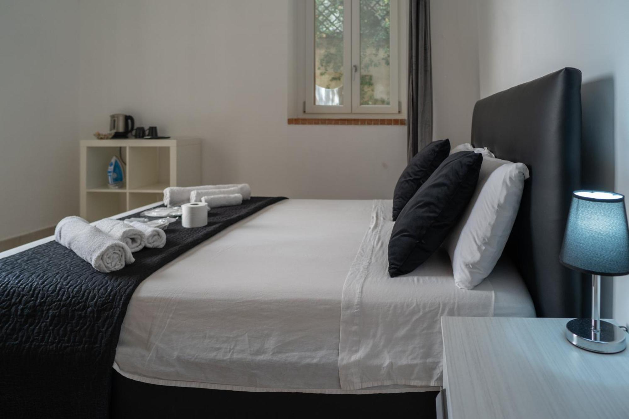 Whitehouse Bed & Breakfast Lecce Ngoại thất bức ảnh